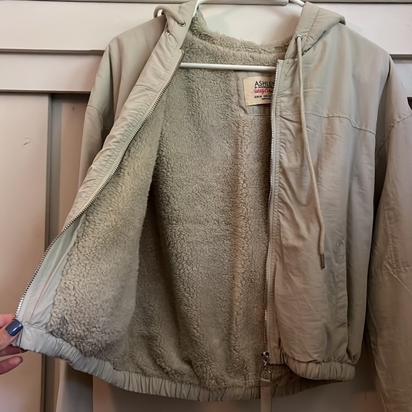 Cropped Jacket - Picture 2 of 4